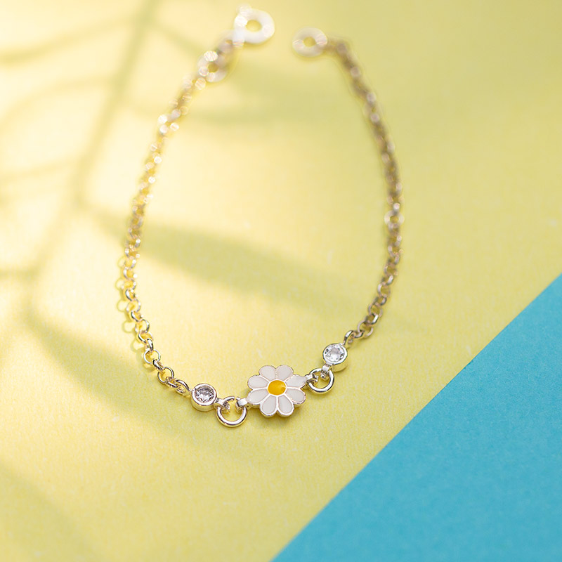 White Daisy Bracelet